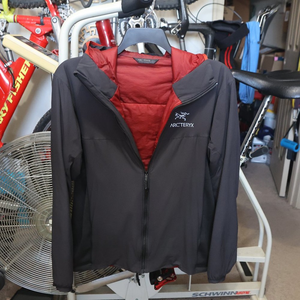 Arcteryx Atom LT Men's Medium - Admiral color - Charcoal / Red